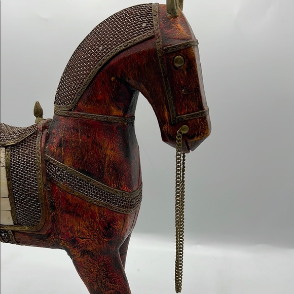 Beautiful Majestic Carved Wooden Horse Figurine 12” Tall with Rein & Saddle - Picture 7 of 13